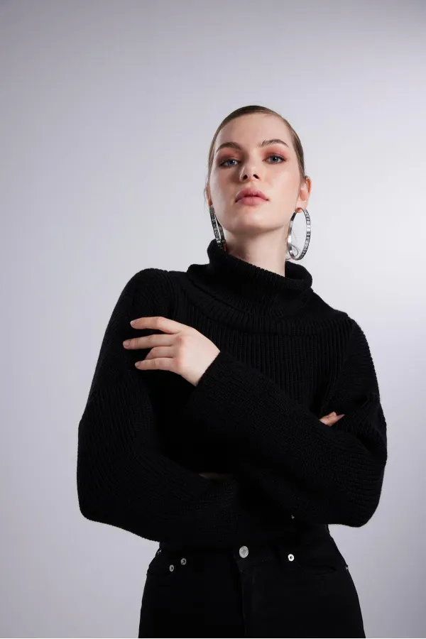 Women's Black Turtleneck Long Sleeve Lirola Sweater