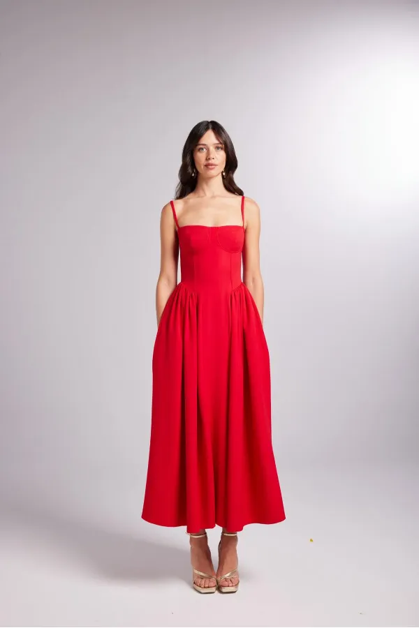 Robe rouge à brides