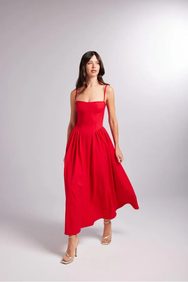 Robe rouge à brides