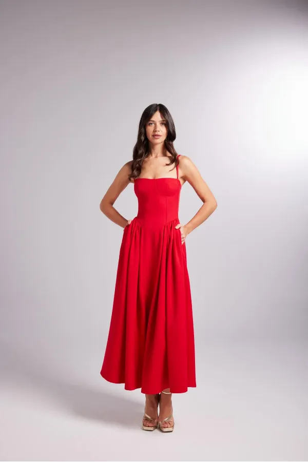 Robe rouge à brides