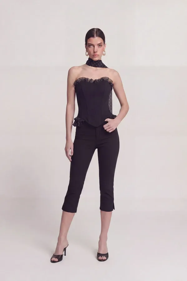 Una Capri Pants, Black, Mid-Waist, Lycra Una Capri Pants, Black, Mid-Waist, Lycra