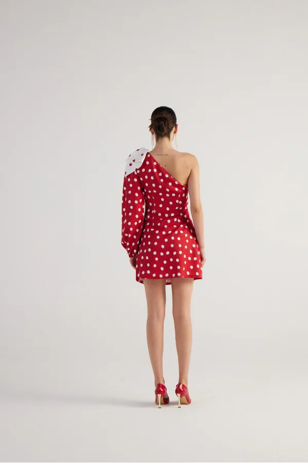 Robe à pois rouge