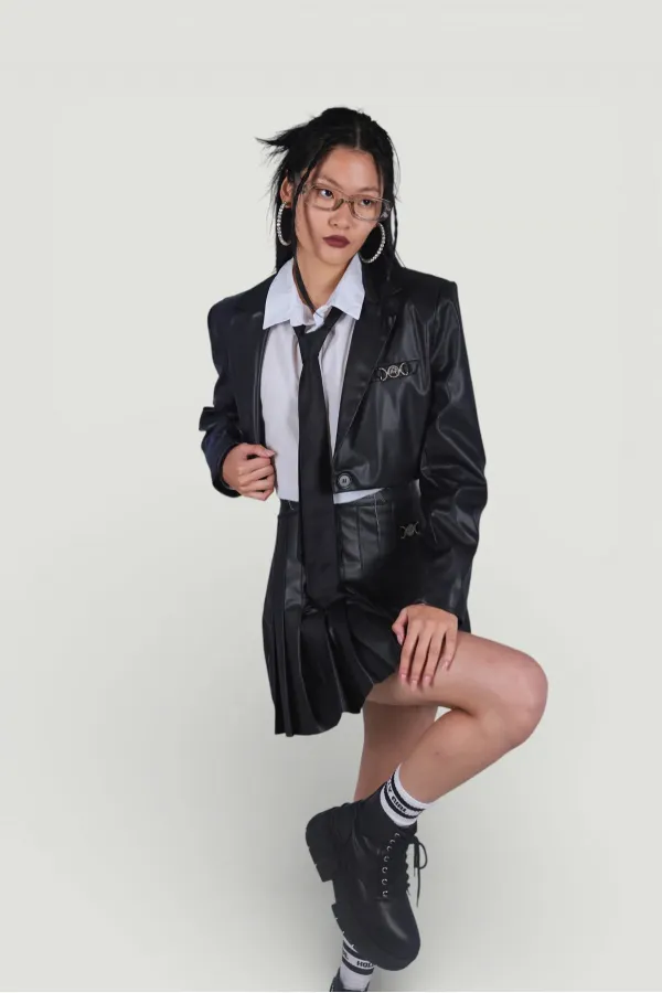 Veste en cuir noire style universitaire