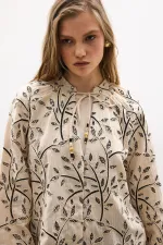 CHEMISE BRODÉE À NŒUD SUR LE DEVANT