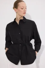 CHEMISE FINE À CEINTURE ET POCHES