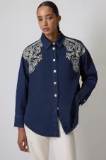 NAKIŞLI DENİM GÖMLEK