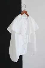 CHEMISE COURTE À VOLANTS