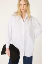 İNCİ DETAYLI POPLİN GÖMLEK