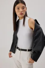 DİK YAKA KOLSUZ İÇLİK