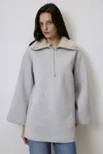 FUR-COLLARED SWEATSHIRT
