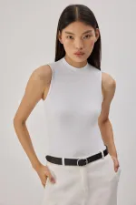 DİK YAKA KOLSUZ İÇLİK