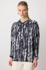 CHEMISE EN VISCOSE À MOTIFS CHEMISE EN VISCOSE À MOTIFS