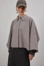 PONCHO COURT À COL ÉPIQUE