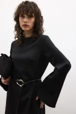 ROBE EN CRÊPE CEINTURE