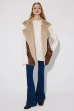 GILET EN PELUCHE À COL CROISÉ GILET EN PELUCHE À COL CROISÉ