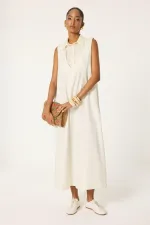 CLEAVAGE COVERING SHIRT COLLAR