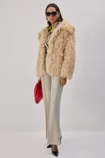 MANTEAU EN FAUSSE FOURRURE