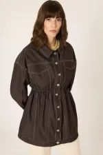 VESTE EN JEAN AVEC DÉTAILS DE SURPIQÛRES