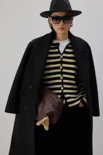 CARDIGAN COURT À BOUTONS DORÉS