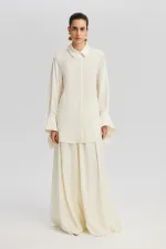 CHEMISE LONGUE EN SATIN AVEC DÉTAIL AUX POIGNETS