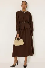 ENSEMBLE TUNIQUE ET JUPE AVEC DÉTAIL DE CEINTURE