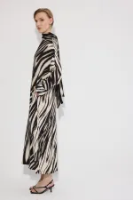 ROBE À MOTIFS ABSTRAITS