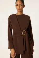 ENSEMBLE TUNIQUE ET PANTALON AVEC BOUCLE DORÉE