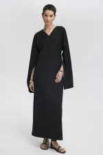 ROBE EN CRÊPE À MANCHES JAPONAISES