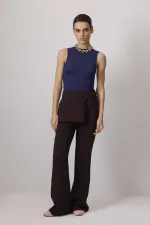 DİK YAKA KOLSUZ İÇLİK