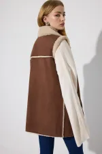 GILET EN PELUCHE À COL CROISÉ GILET EN PELUCHE À COL CROISÉ