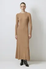 ROBE EN MAILLE À COL ROND CÔTELÉ