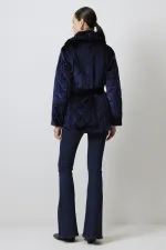 MANTEAU MATELASSÉ AVEC DÉTAILS EN PIERRE