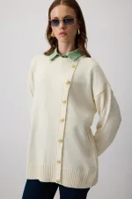 DÜĞME DETAYLI TRİKO KAZAK