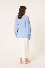 CHEMISE À RAYURES AVEC DÉTAILS DE BOUTONS