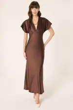 robe en satin à col en V