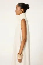 CLEAVAGE COVERING SHIRT COLLAR