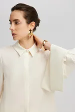 CHEMISE LONGUE EN SATIN AVEC DÉTAIL AUX POIGNETS