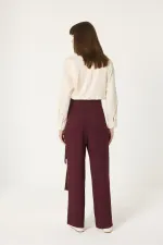 PANTALON AVEC DÉTAIL DE CEINTURE