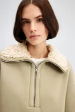 YAKASI KÜRKLÜ SWEATSHIRT YAKASI KÜRKLÜ SWEATSHIRT
