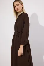 DİK YAKA ŞİFON ELBİSE