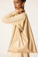 ÜÇGEN FORM BÜYÜK TOTE ÇANTA