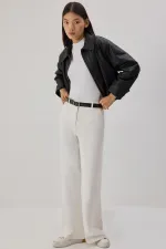 DİK YAKA KOLSUZ İÇLİK