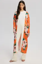 FLORAL PATTERNED KIMONO WITH TASSEL DETAILS FLORAL PATTERNED KIMONO WITH TASSEL DETAILS