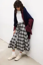 JUPE À CARREAUX AVEC CEINTURE