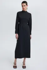 ROBE EN CRÊPE CEINTURE