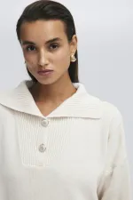 DÜĞME DETAYLI ÇİZGİLİ KAZAK