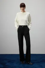 PANTALON EN DAIM À BOUTONS DORÉS