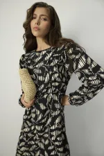 BELİ LASTİKLİ DESENLİ ELBİSE