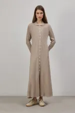 GÖMLEK YAKA DÜĞMELİ TRİKO ELBİSE