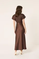 robe en satin à col en V